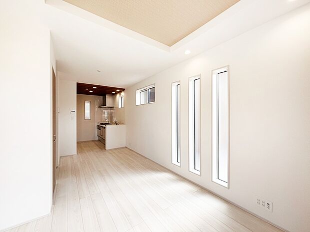 家族の笑顔が自然と生まれてくる、そんな雰囲気のダイニングに仕上がっています。