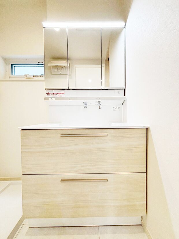 収納力と機能性に優れた洗面化粧台