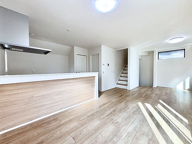 家族の笑顔が自然と生まれてくる、そんな雰囲気のダイニングに仕上がっています。