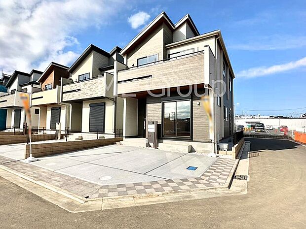 開放感溢れる広々リビングで家族団らんが楽しめるマイホーム！