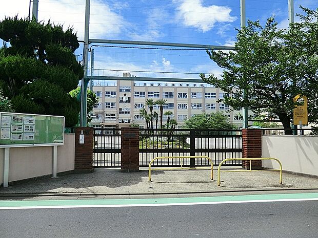足立区立第五中学校()