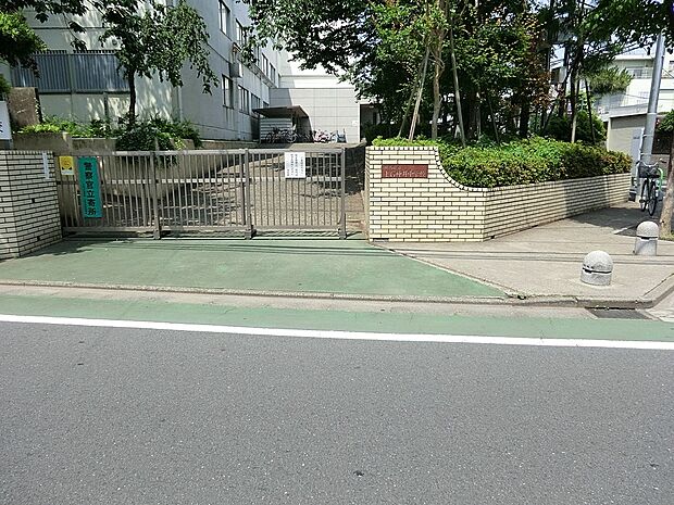 練馬区立上石神井中学校()