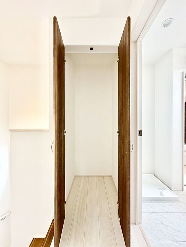 【収納】掃除用具や生活雑貨の保管に便利な廊下収納