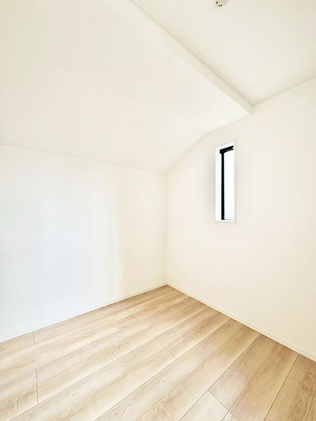 【その他内観】洋室には納戸付き。収納に趣味のスペースに用途様々