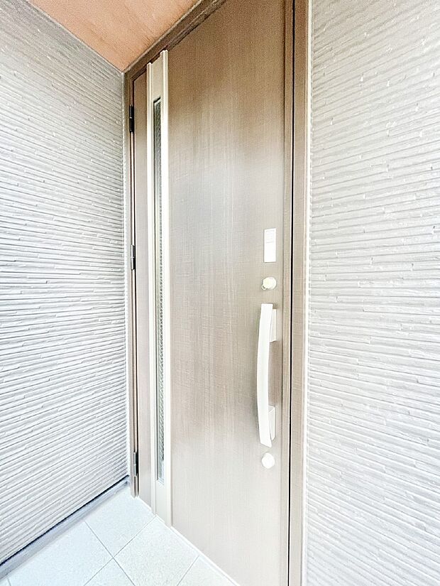 【玄関】大切な家族、来客を出迎える玄関。