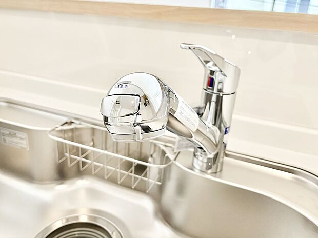 【その他設備(浄水器)】いつでも清潔なおいしいお水を。一つの水栓で水道水と浄水を使い分け。