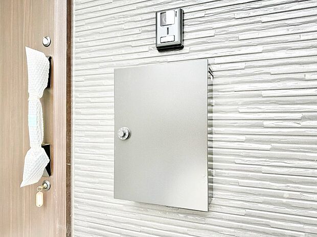 【その他現地】大切な郵便物の盗難を防止してくれるダイヤル錠付きのポスト