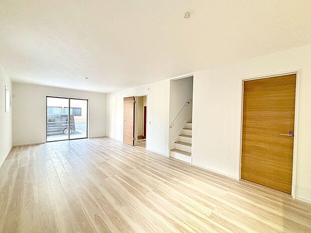 【ダイニング】リビング階段が家族の笑顔と会話をつないでくれます