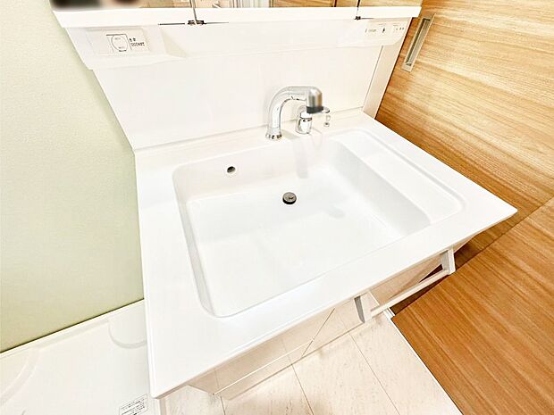 【その他設備(ハンドシャワー水栓)】ハンドシャワー付き！使いやすい洗面台。