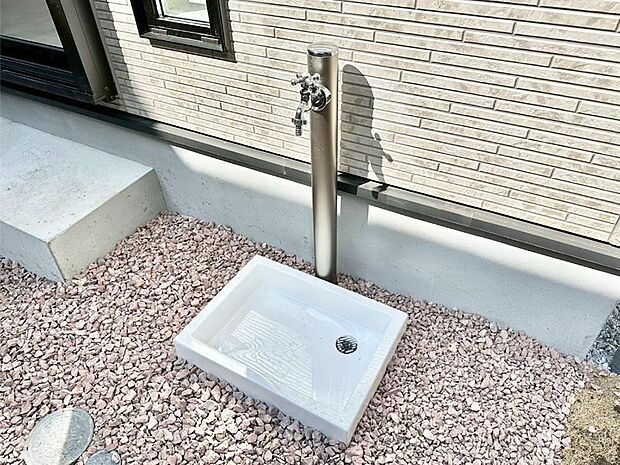 【その他現地】ガーデニングやお掃除に便利な外水栓  