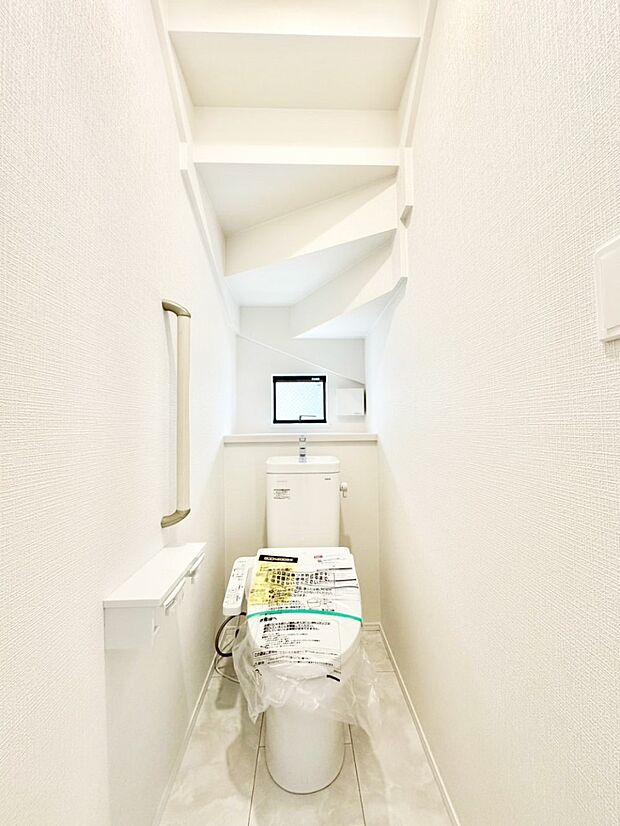 【トイレ】トイレは温水洗浄機能付き