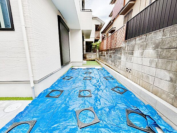 【駐車場】目の前が駐車場だと雨の日も大量にお買い物をした時も便利ですね