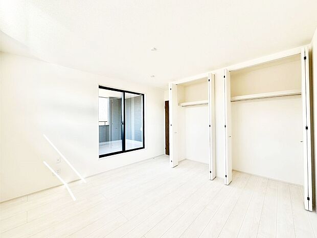 【寝室】収納が充実しているので居住スペースを広々使えます