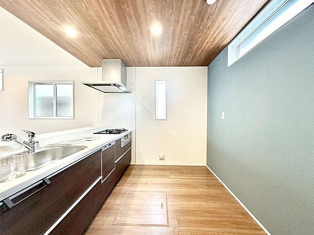 【キッチン】ゆとりあるキッチンではご家族と楽しくお料理ができます。