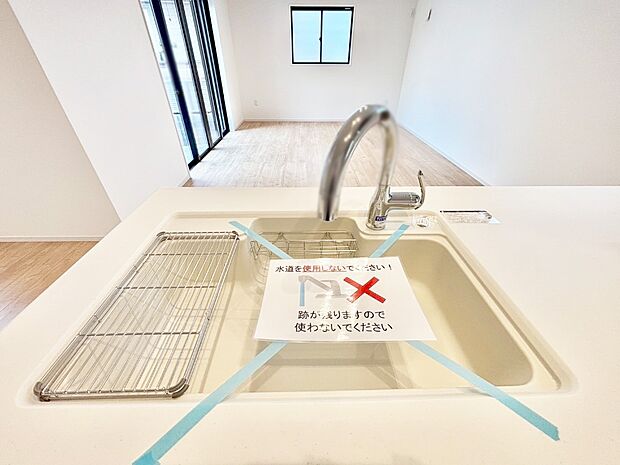 【その他設備(シンク)】広々としたシンクでお料理やお皿洗いもラクラク快適に！