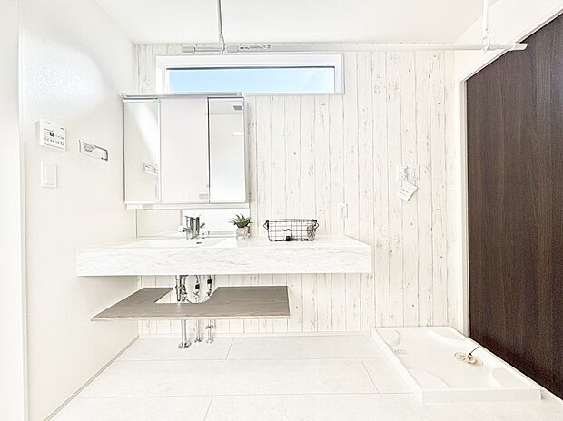 【洗面台・洗面所】明るい洗面所は毎朝の身支度も楽しくできちゃいそうです。