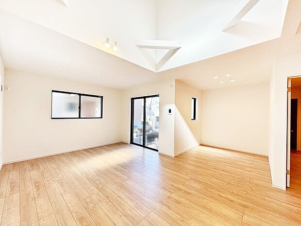 【リビングダイニング】家族団らんの時間も増えそうなくつろぎのリビングダイニング。   