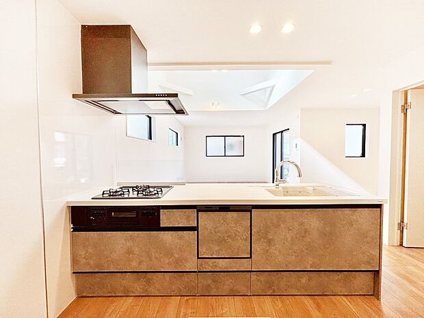 【キッチン】毎日使うキッチンだから、使いやすさ＆お手入れのしやすさにこだわりました。 