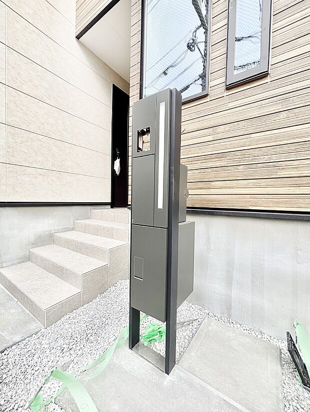 【その他現地】表札・インターホン・ポストをひとつに集約