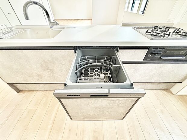 【その他設備(食洗機)】面倒なお片づけは食洗機にお任せ！家事の負担が減って、時間にも気持ちにもゆとりができます。