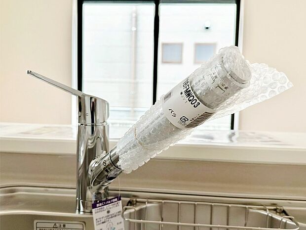 【その他設備(浄水器)】いつでも清潔なおいしいお水を。一つの水栓で水道水と浄水を使い分け。