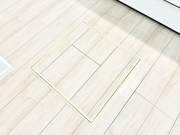 【その他設備(床下収納)】床下収納付き！日用品・非常用品の収納にも大活躍。