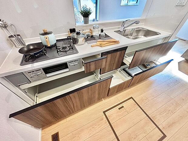 【その他設備(スライド収納)】使いやすさを優先したスライド式収納タイプ!