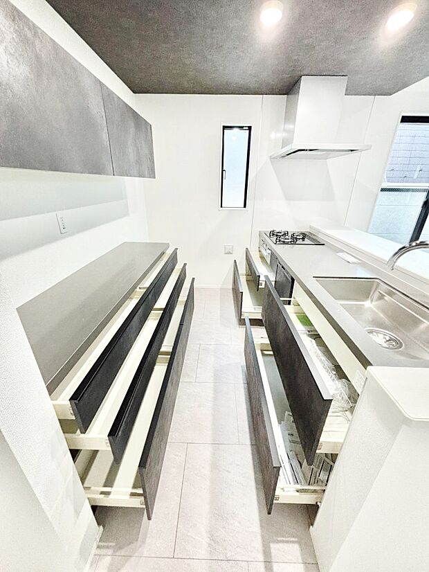 【その他設備(スライド収納)】使いやすさを優先したスライド式収納タイプ!