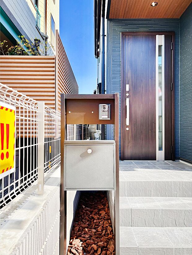 【その他現地】表札・インターホン・ポストをひとつに集約