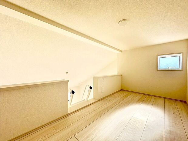 【その他設備(ロフト)】収納ほかにもアイデア次第で快適空間に大変身！  