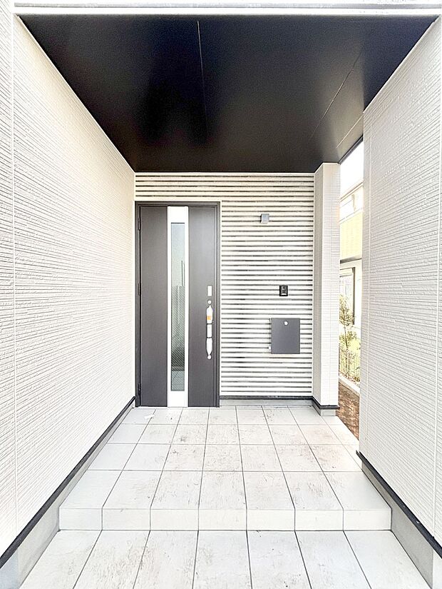 【玄関】大切な家族、来客を出迎える玄関。