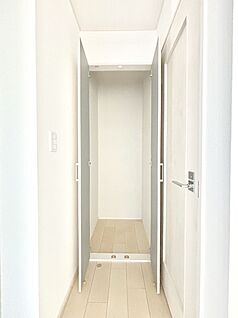 その他設備(玄関ホール収納)