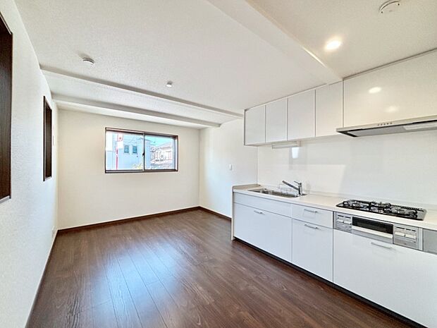 【リビングダイニング】落ち着いた雰囲気のLDKは家族みんなの快適空間