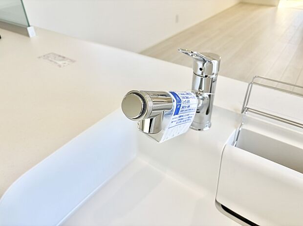 【その他設備(浄水器)】いつでも清潔なおいしいお水を。一つの水栓で水道水と浄水を使い分け。