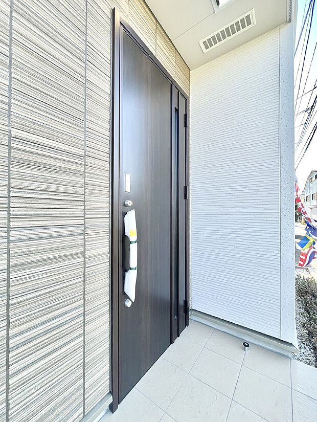 【玄関】大切な家族、来客を出迎える玄関。