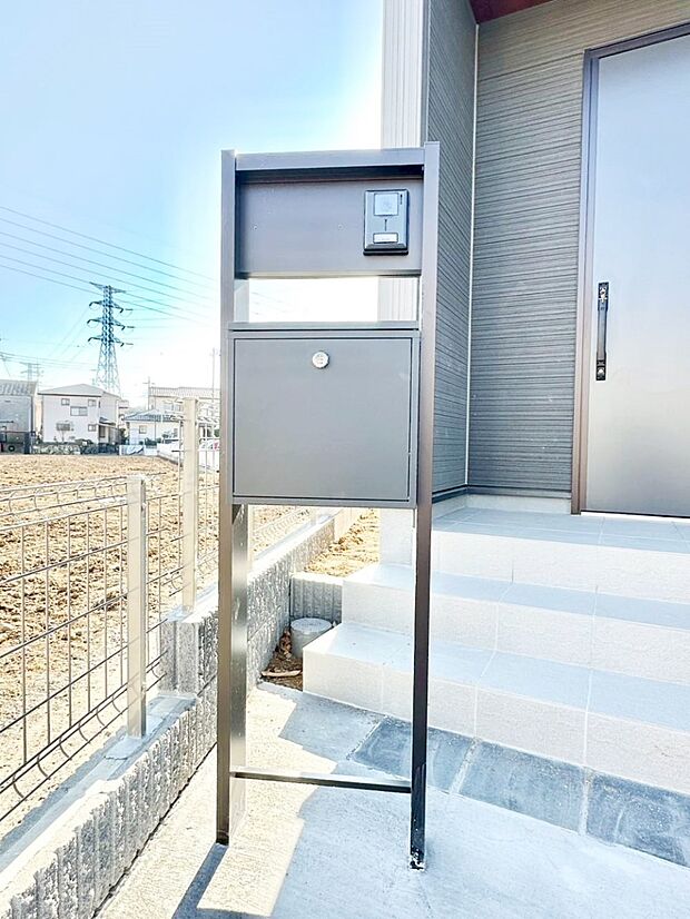 【その他現地】シンプルなデザインのポスト