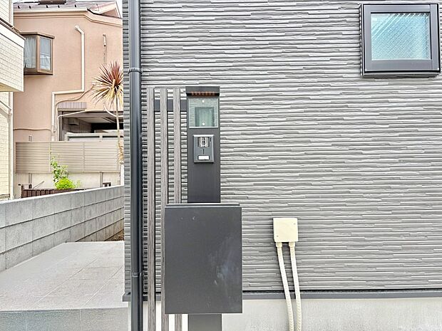 【その他現地】表札・インターホン・ポストをひとつに集約　
