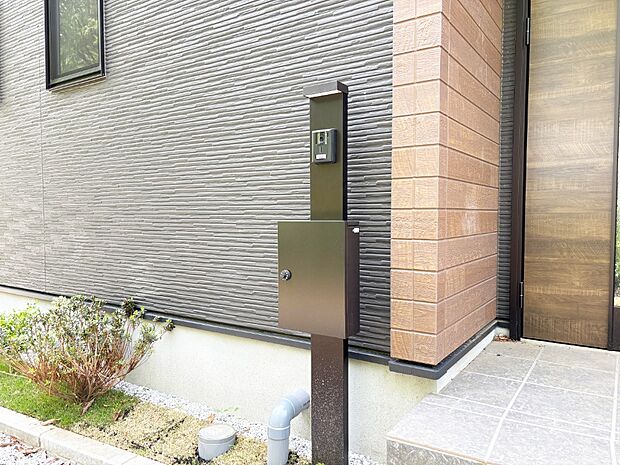 【その他現地】シンプルなデザインのポスト