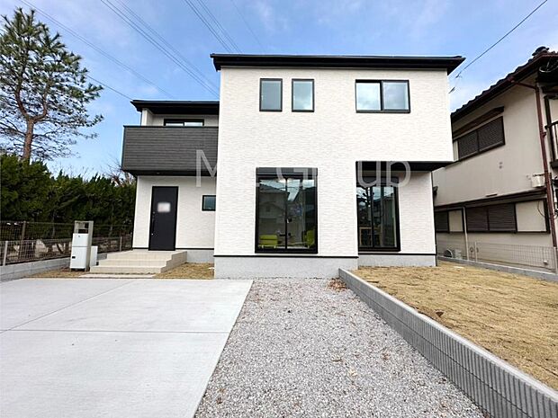 【現地外観写真】4LDK＋収納スペース充実！快適でゆとりある生活を楽しめます。