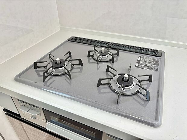 【その他設備(Ｓｉセンサーコンロ)】ガスコンロはＳｉセンサー搭載。火力調節や焦げ付き・消し忘れも防いでくれます。