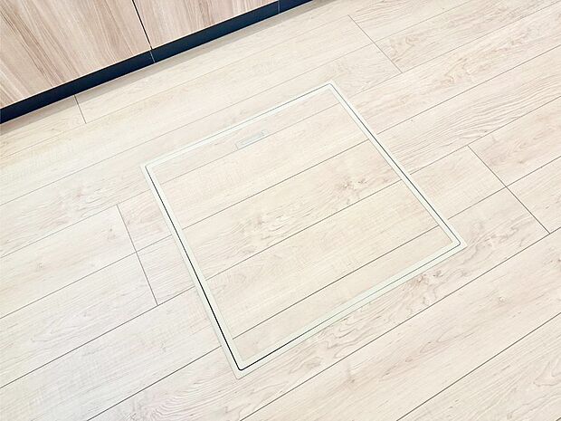 【その他設備(床下収納)】床下収納付き!日用品・非常用品の収納にも大活躍。