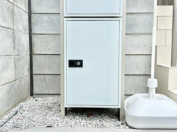 【その他現地】「宅配ボックス」 時間を気にせず宅配物をいつでも安全に受け取れます。