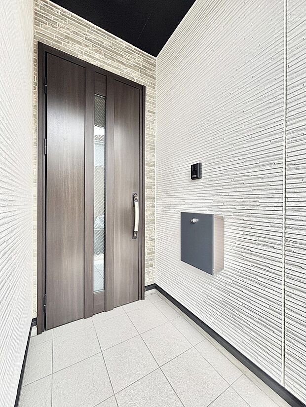 【玄関】大切な家族、来客を出迎える玄関。