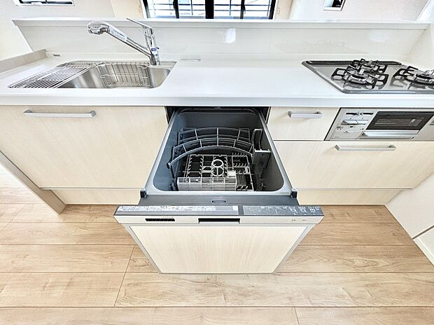 【その他設備(食洗機)】面倒なお片づけは食洗機にお任せ！家事の負担が減って、時間にも気持ちにもゆとりができます。