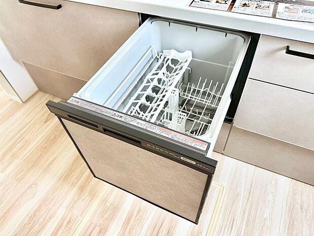 【その他設備(食洗機)】面倒なお片づけは食洗機にお任せ!家事の負担が減って、時間にも気持ちにもゆとりができます。