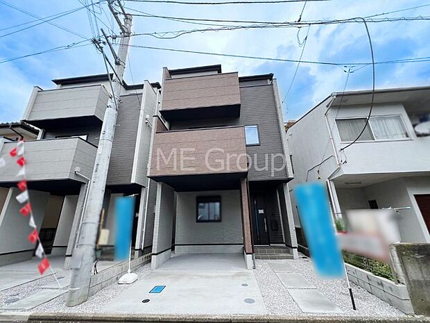 【現地外観写真】洗練された外観、上質な住空間が広がる室内は永く安心して過ごせる住居です。