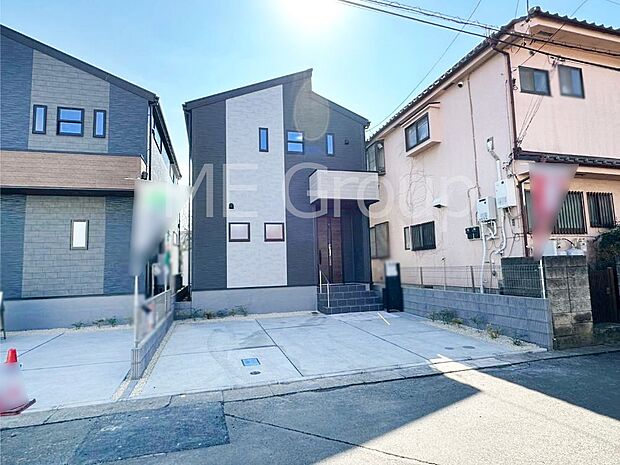 【現地外観写真】上質感あふれる外観デザイン。魅力の住まいを実現。