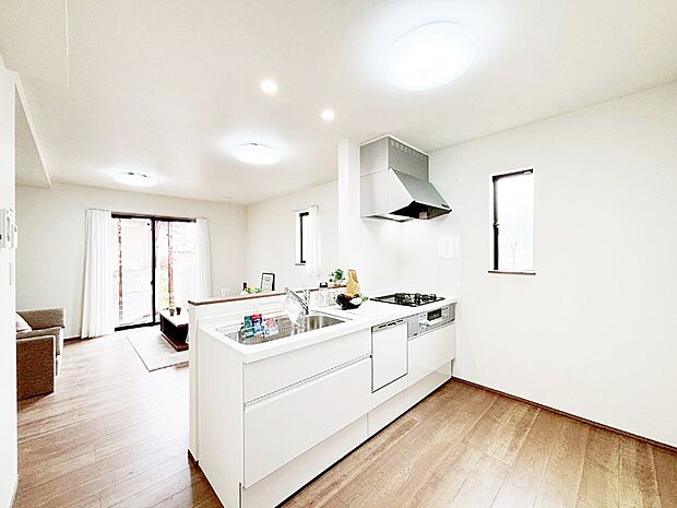 【ダイニングキッチン】料理をしながらご家族との会話を楽しめる対面カウンターキッチン