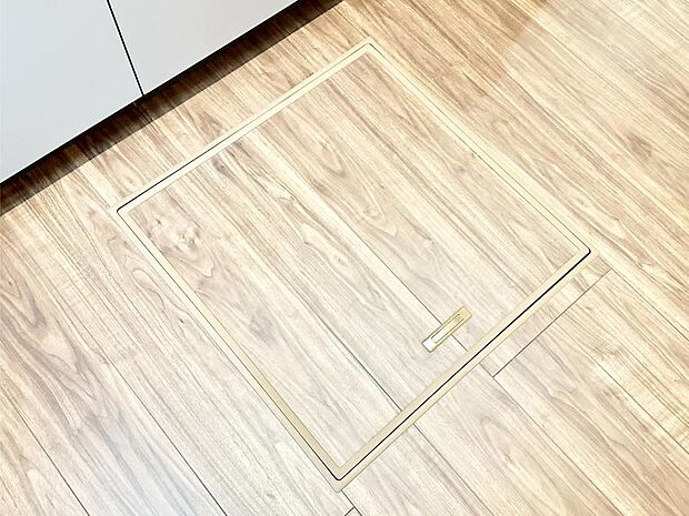 【その他設備(床下収納)】床下収納付き!日用品・非常用品の収納にも大活躍。