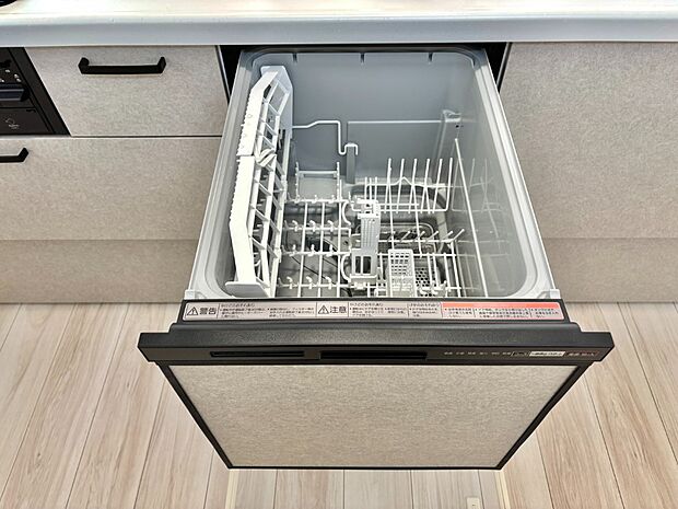 【その他設備(食洗機)】面倒なお片づけは食洗機にお任せ！家事の負担が減って、時間にも気持ちにもゆとりができます。